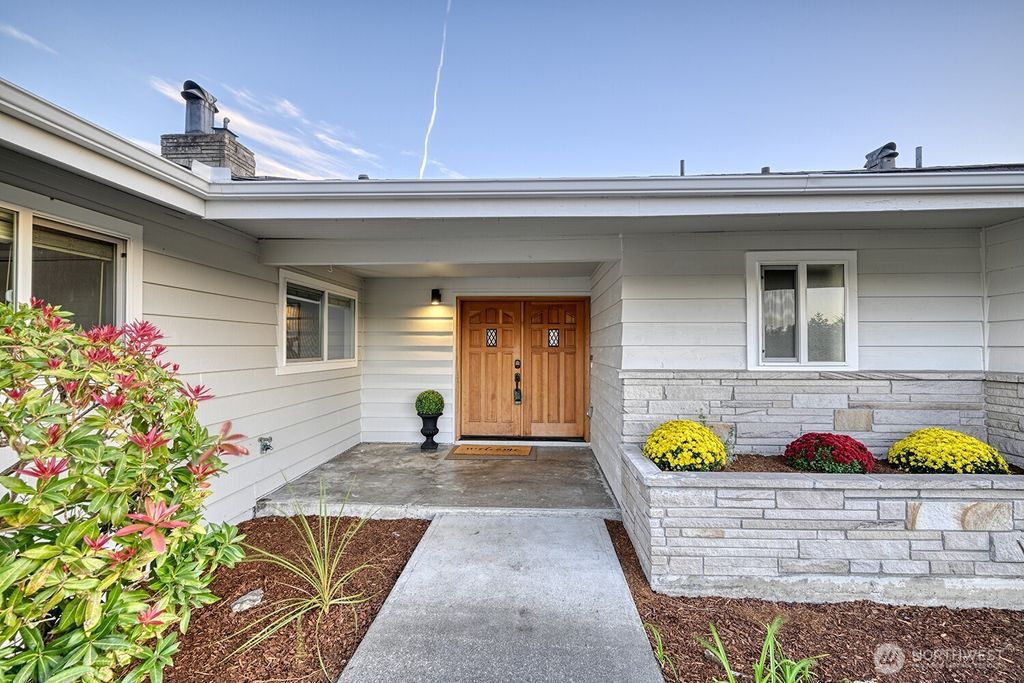 Photo of 12115 SE 22nd Street, Bellevue, WA 98005 (MLS # 2432053)