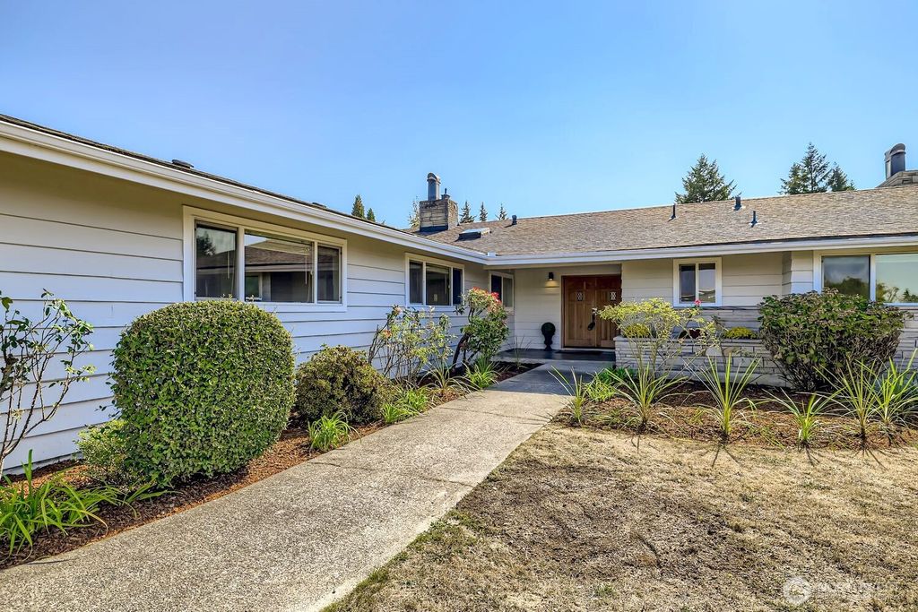 Photo of 12115 SE 22nd Street, Bellevue, WA 98005 (MLS # 2432053)