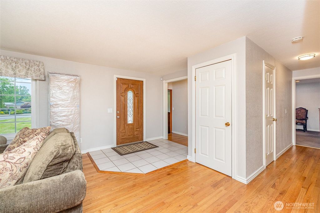 Photo of 2103 106th Street SW, Everett, WA 98204 (MLS # 2378438)