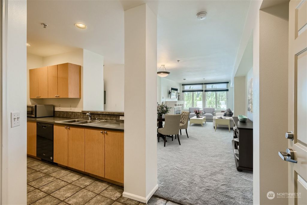 Photo of 18 Dravus Street #405, Seattle, WA 98109 (MLS # 2128386)