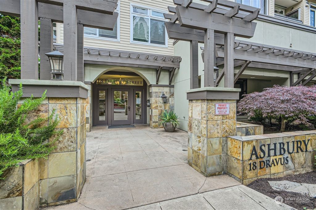 Photo of 18 Dravus Street #405, Seattle, WA 98109 (MLS # 2128386)