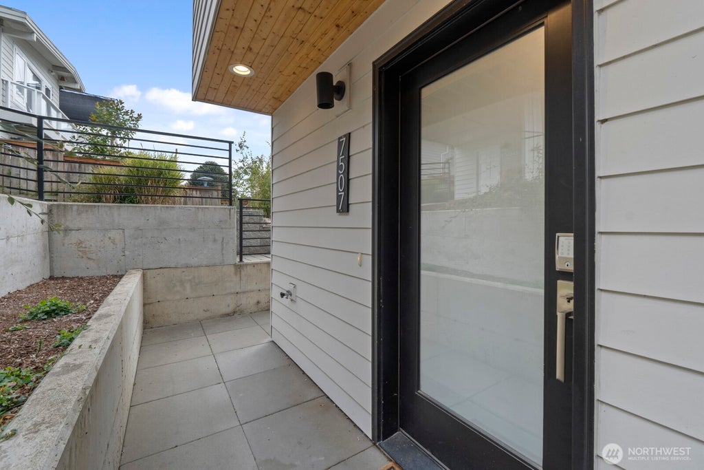 Photo of 7507 Latona Avenue NE, Seattle, WA 98115 (MLS # 2594406)