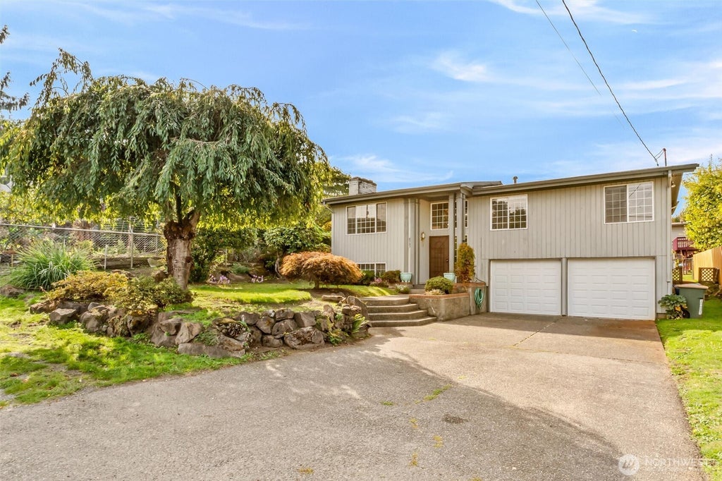 Photo of 8507 39th Avenue S, Seattle, WA 98118 (MLS # 2592406)
