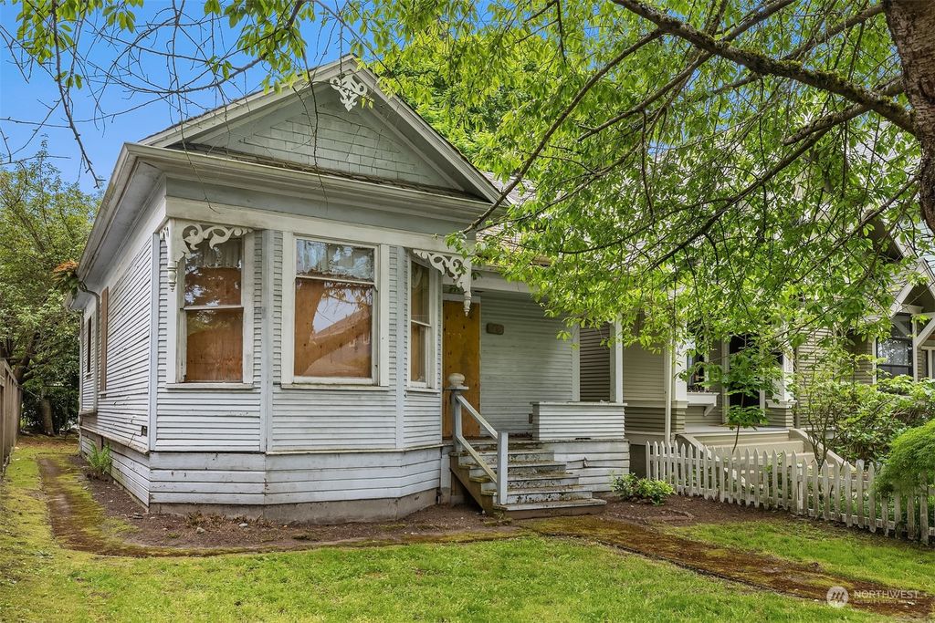 Photo of 1907 5th Avenue W, Seattle, WA 98119 (MLS # 2287399)
