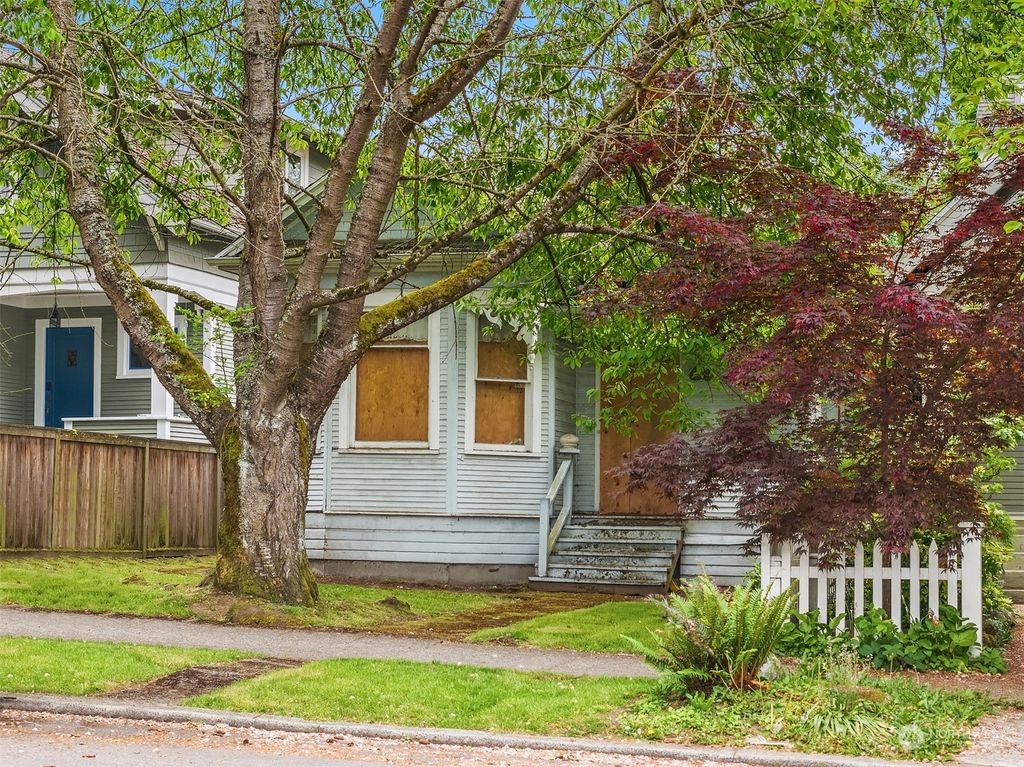 Photo of 1907 5th Avenue W, Seattle, WA 98119 (MLS # 2287399)