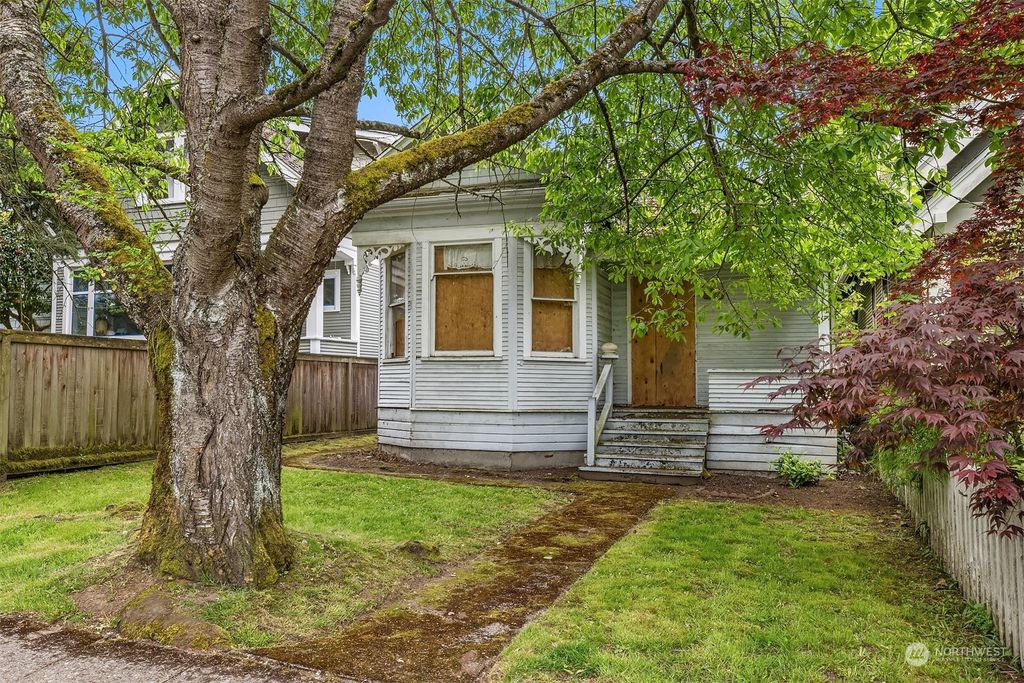 Photo of 1907 5th Avenue W, Seattle, WA 98119 (MLS # 2287399)