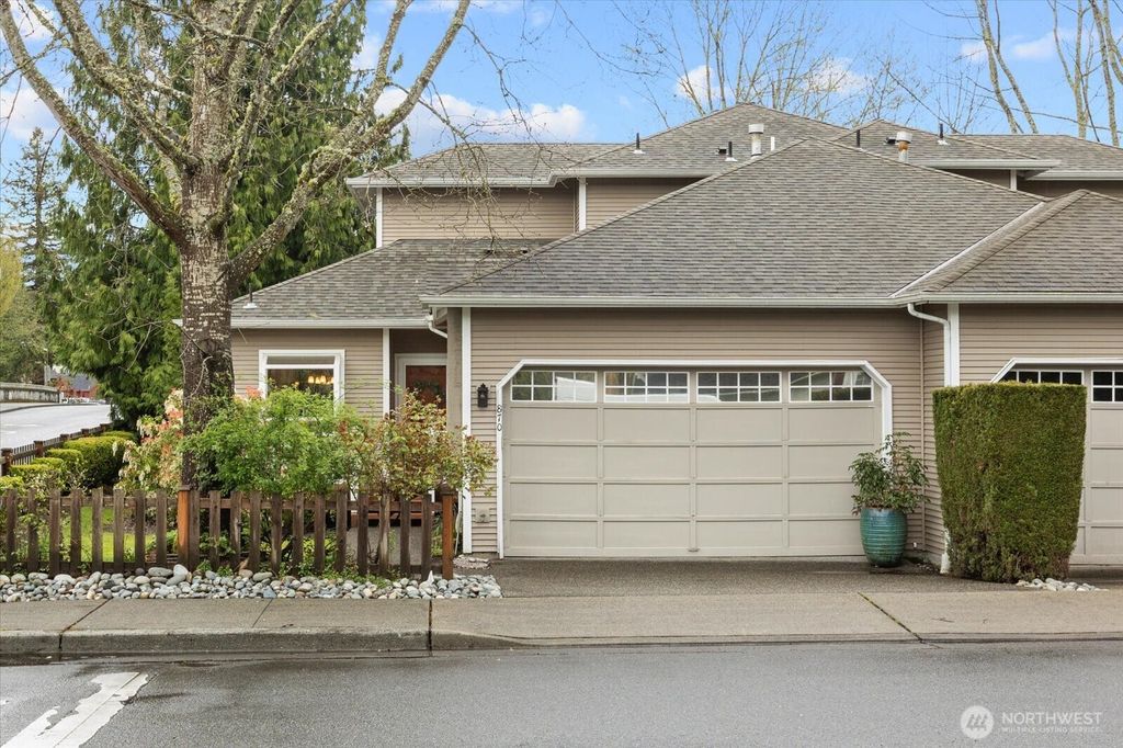 Photo of 870 5th Avenue NW, Issaquah, WA 98027 (MLS # 2358287)