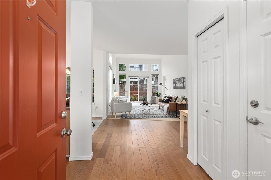 Photo of 870 5th Avenue NW, Issaquah, WA 98027 (MLS # 2358287)