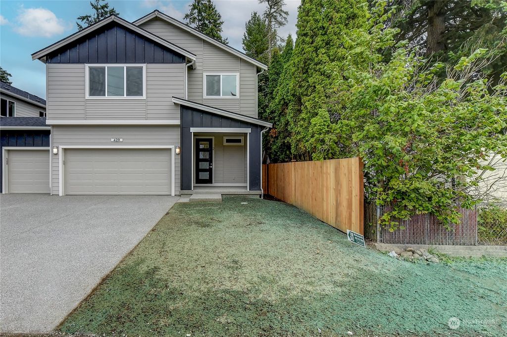 Photo of 429 Logan Road #2, Lynnwood, WA 98036 (MLS # 2292357)