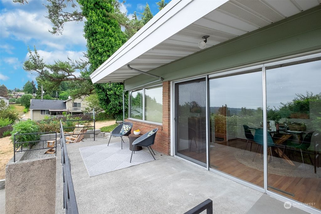 Photo of 205 Powell Avenue SW, Renton, WA 98057 (MLS # 2269021)