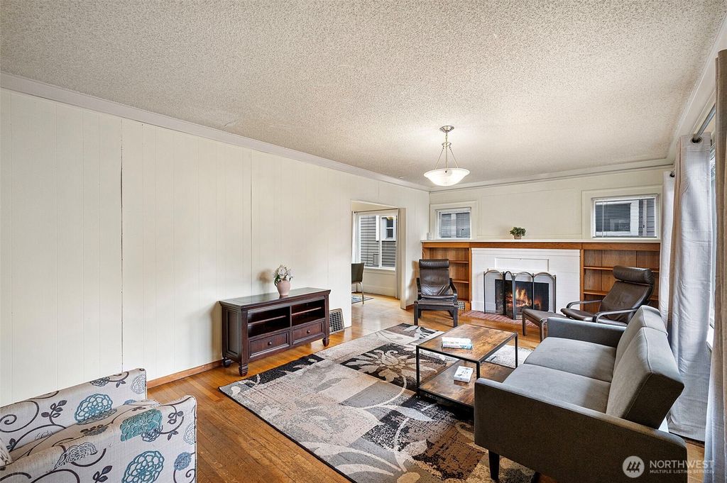 Photo of 5020 7th ave ne Ave, Seattle, WA 98105 (MLS # 2431515)