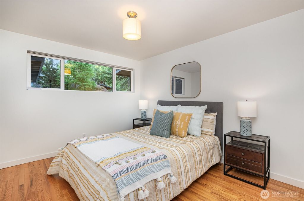 listing image 9361105362732428436