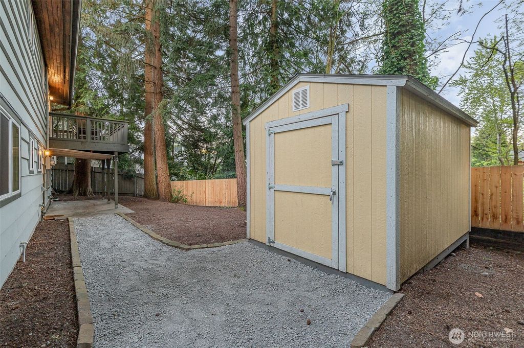 listing image 9368845994632876353