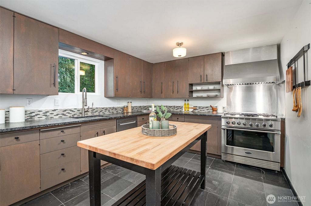 listing image 9363700423542383667