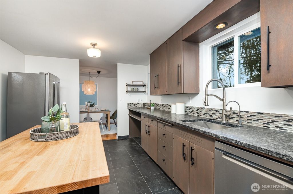 listing image 9366253608792165057