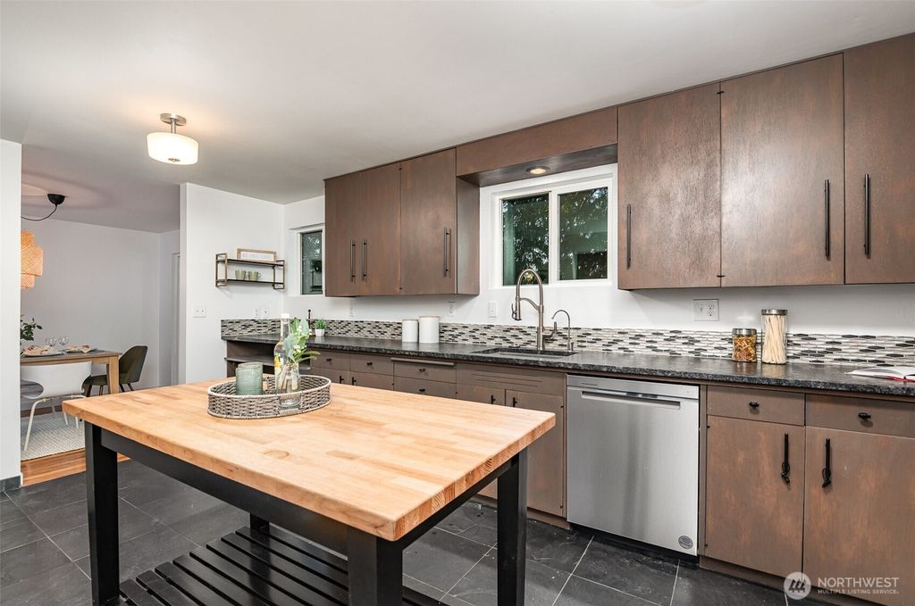 listing image 9367944096208202710
