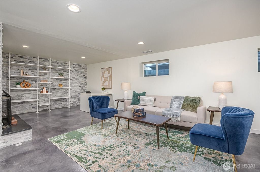 listing image 9369510844943499008