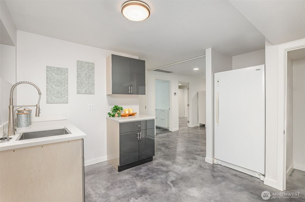 listing image 9363043785052572481