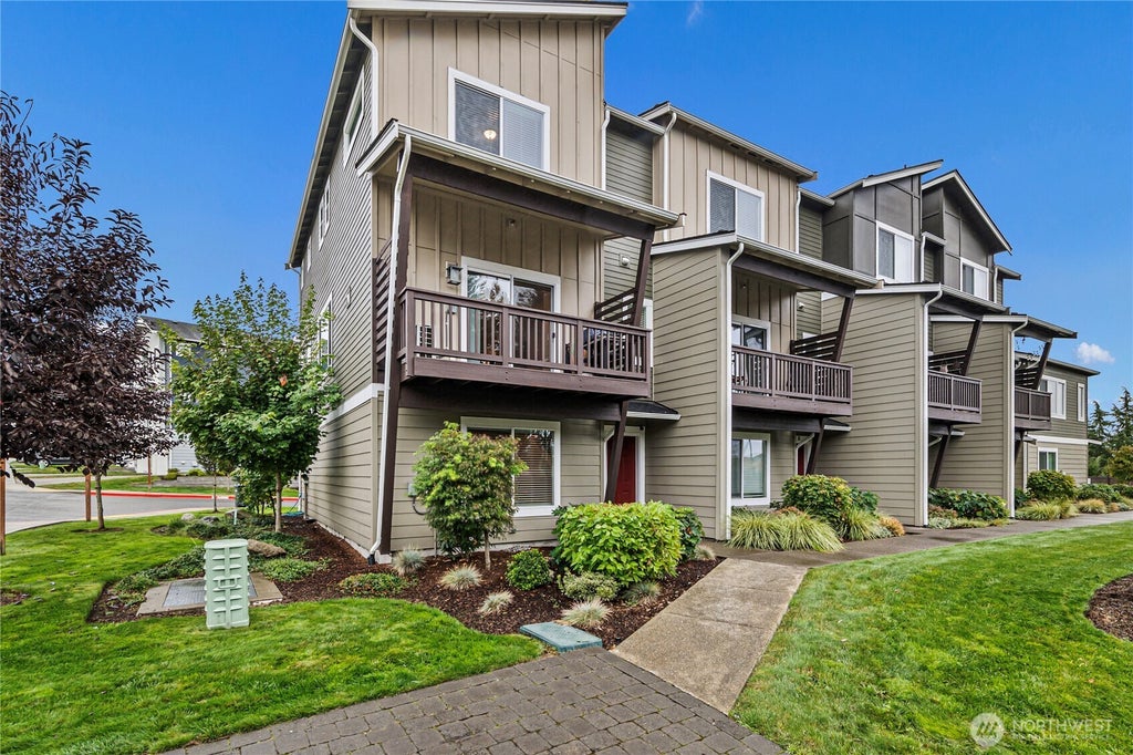 Photo of 17541 110th Avenue E #I, Puyallup, WA 98374 (MLS # 2585768)