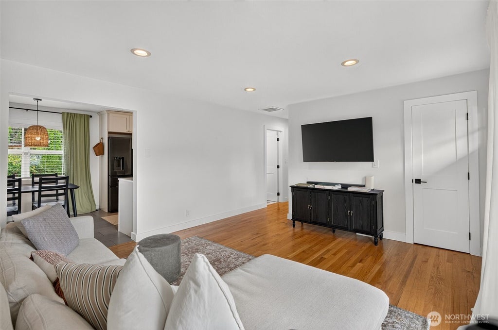 Photo of 6014 Fleming Street, Everett, WA 98203 (MLS # 2593730)