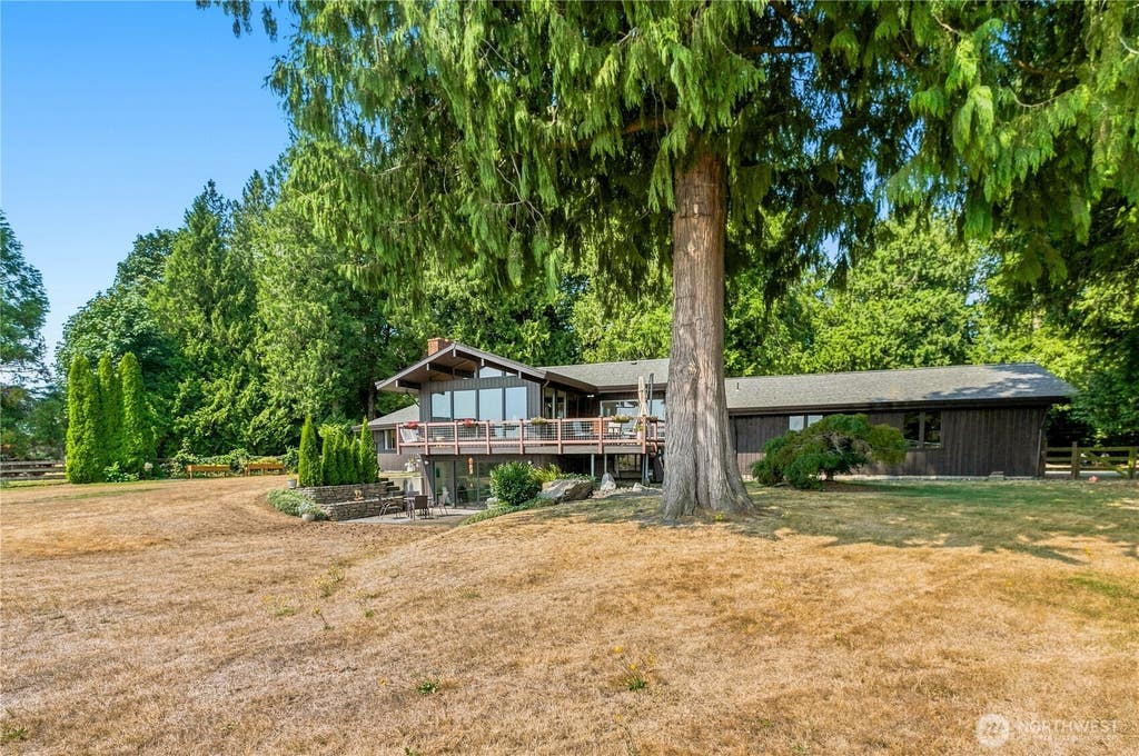 Photo of 831 E Wiser Lake Road, Lynden, WA 98264 (MLS # 2569066)
