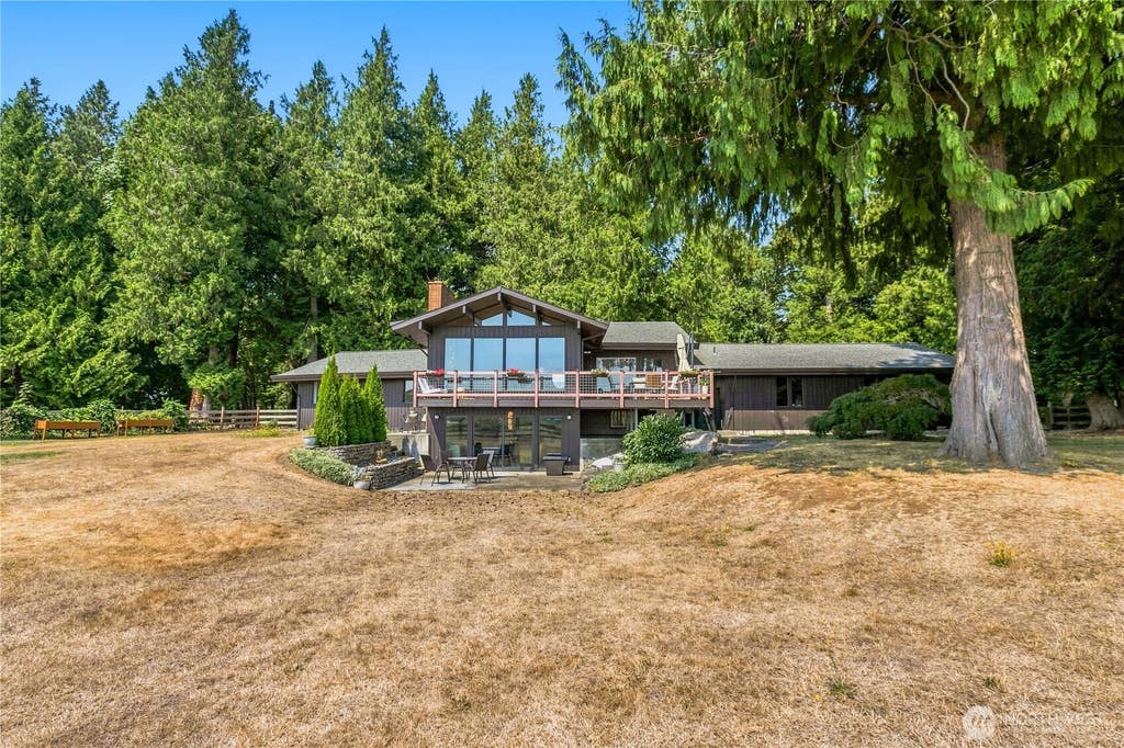 Photo of 831 E Wiser Lake Road, Lynden, WA 98264 (MLS # 2569066)