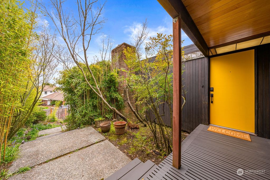 Photo of 11511 Exeter Avenue NE, Seattle, WA 98125 (MLS # 2219520)