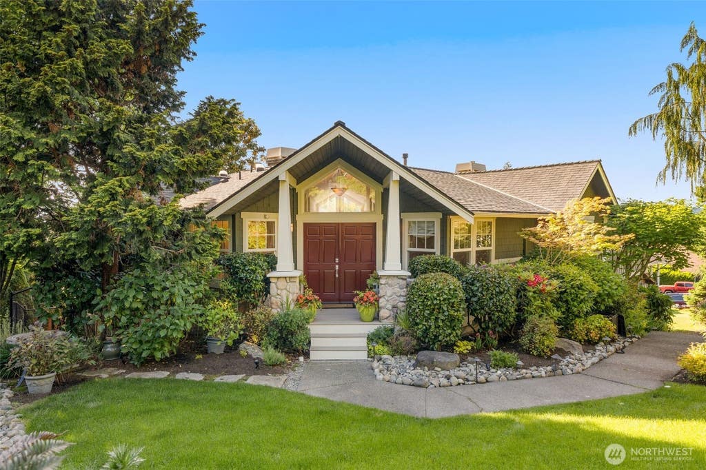 Photo of 1907 2nd Street, Kirkland, WA 98033 (MLS # 2558725)