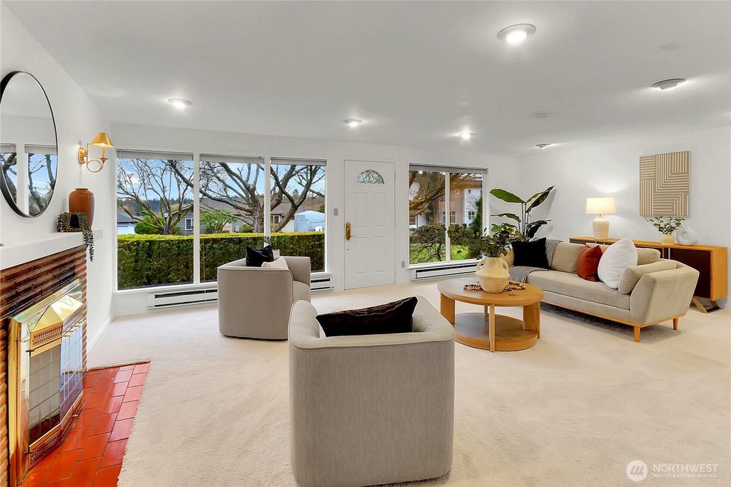 Photo of 13544 37th Ave Ave NE, Seattle, WA 98125 (MLS # 2482670)