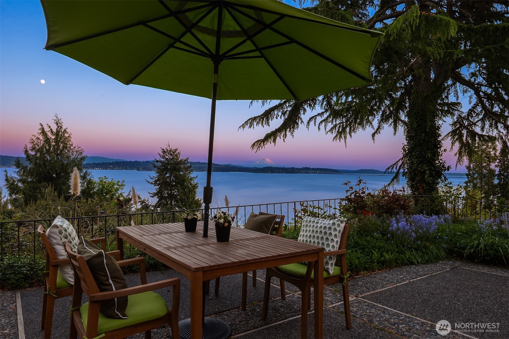 Seattle, Washington, 98105, United States, 3 Bedrooms Bedrooms, ,4 BathroomsBathrooms,Residential,Active,2025645