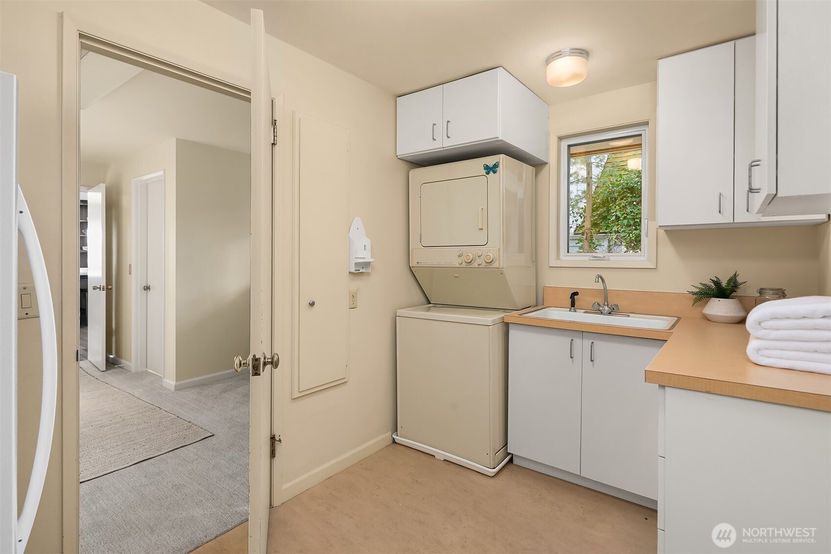 Seattle, Washington, 98105, United States, 3 Bedrooms Bedrooms, ,4 BathroomsBathrooms,Residential,Active,2025645