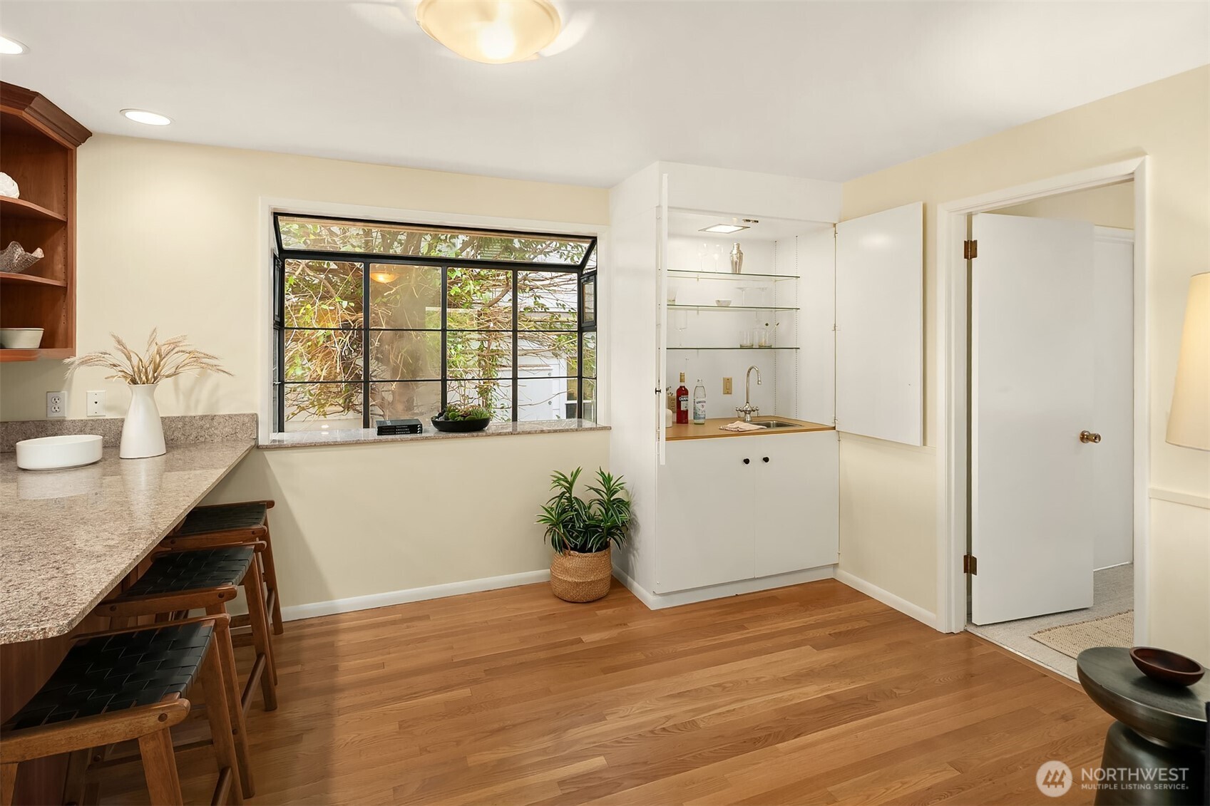 Seattle, Washington, 98105, United States, 3 Bedrooms Bedrooms, ,4 BathroomsBathrooms,Residential,Active,2025645