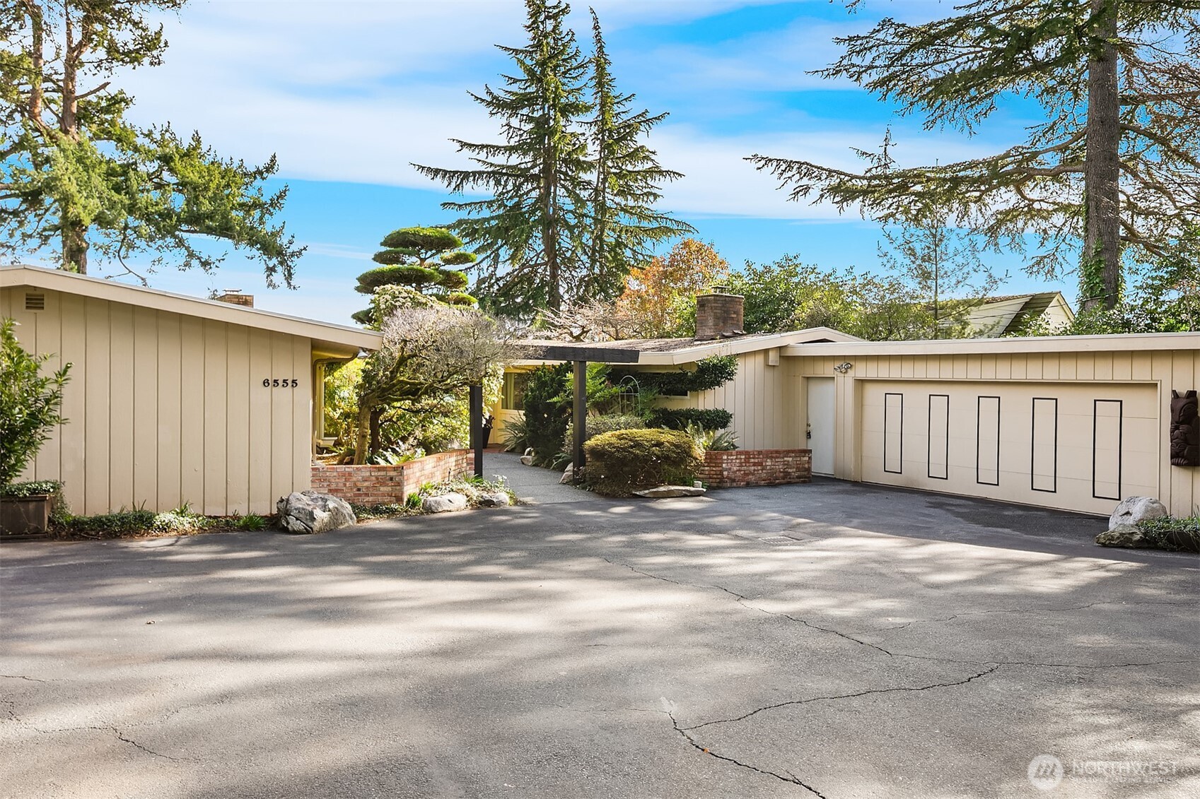 Seattle, Washington, 98105, United States, 3 Bedrooms Bedrooms, ,4 BathroomsBathrooms,Residential,Active,2025645