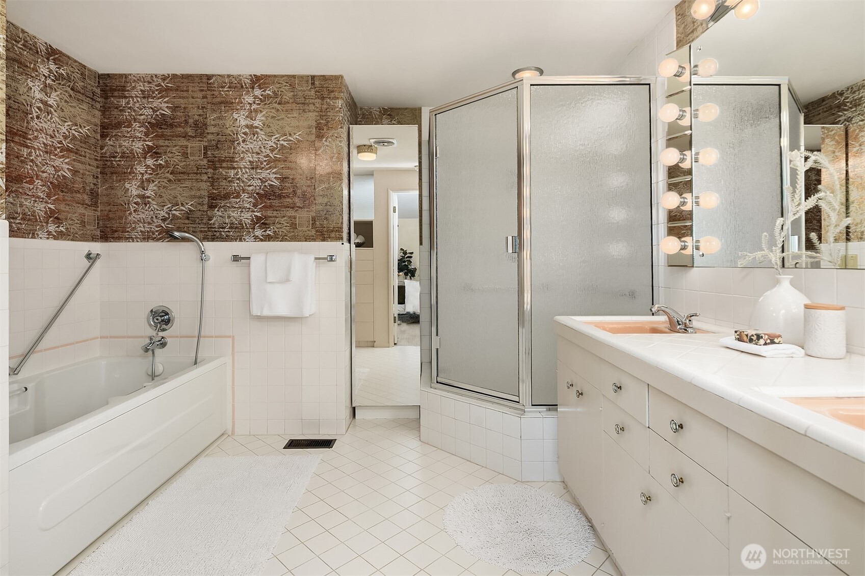 Seattle, Washington, 98105, United States, 3 Bedrooms Bedrooms, ,4 BathroomsBathrooms,Residential,Active,2025645