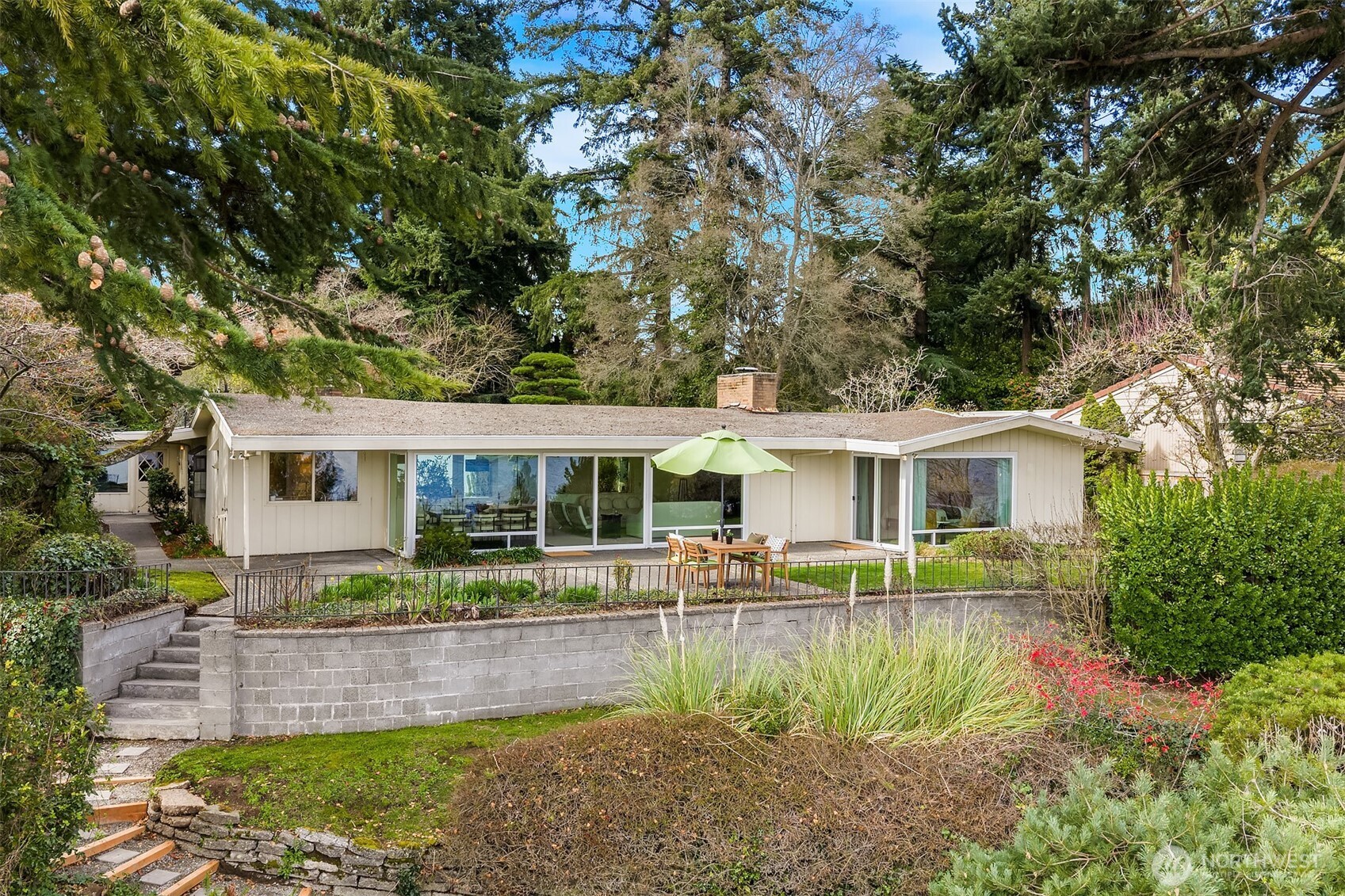 Seattle, Washington, 98105, United States, 3 Bedrooms Bedrooms, ,4 BathroomsBathrooms,Residential,Active,2025645