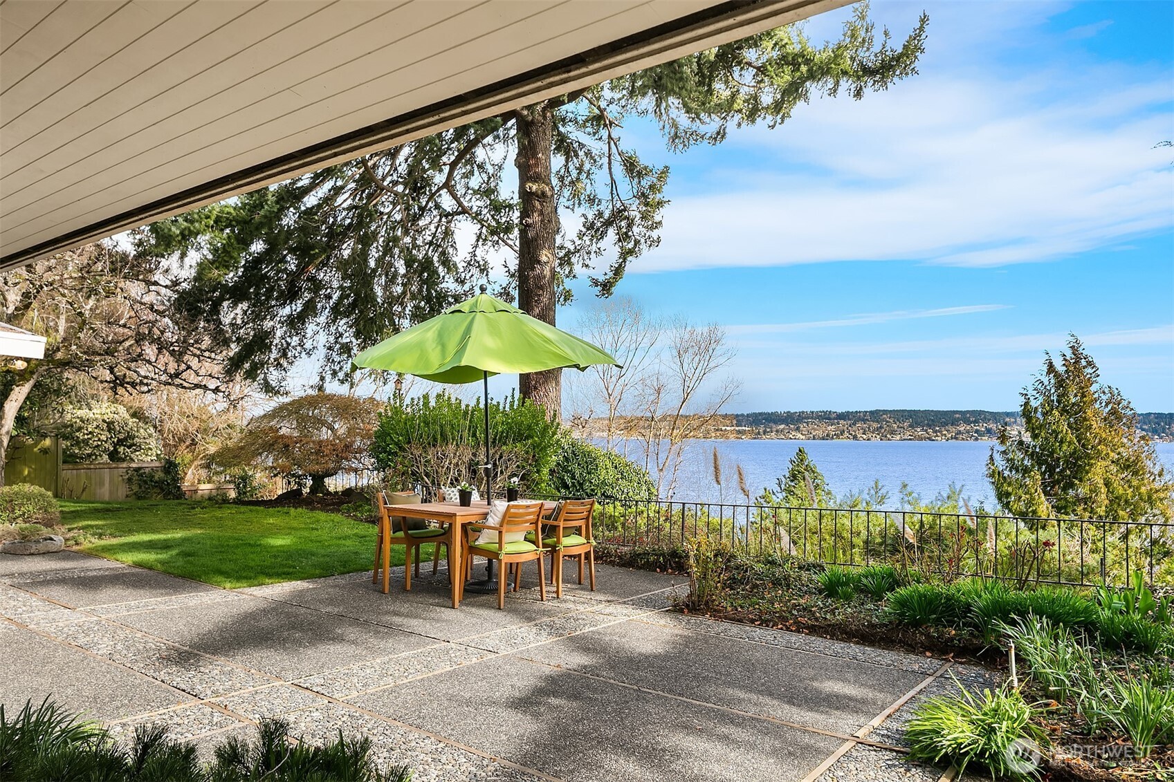 Seattle, Washington, 98105, United States, 3 Bedrooms Bedrooms, ,4 BathroomsBathrooms,Residential,Active,2025645