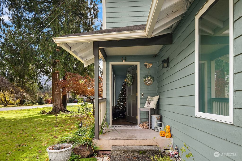 Photo of 915 Timber Lane, Gold Bar, WA 98251 (MLS # 2305925)