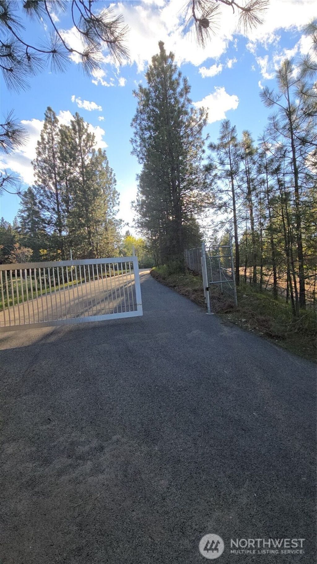 Photo of 10610 E Hallett, Spokane, WA 99206 (MLS # 2515029)