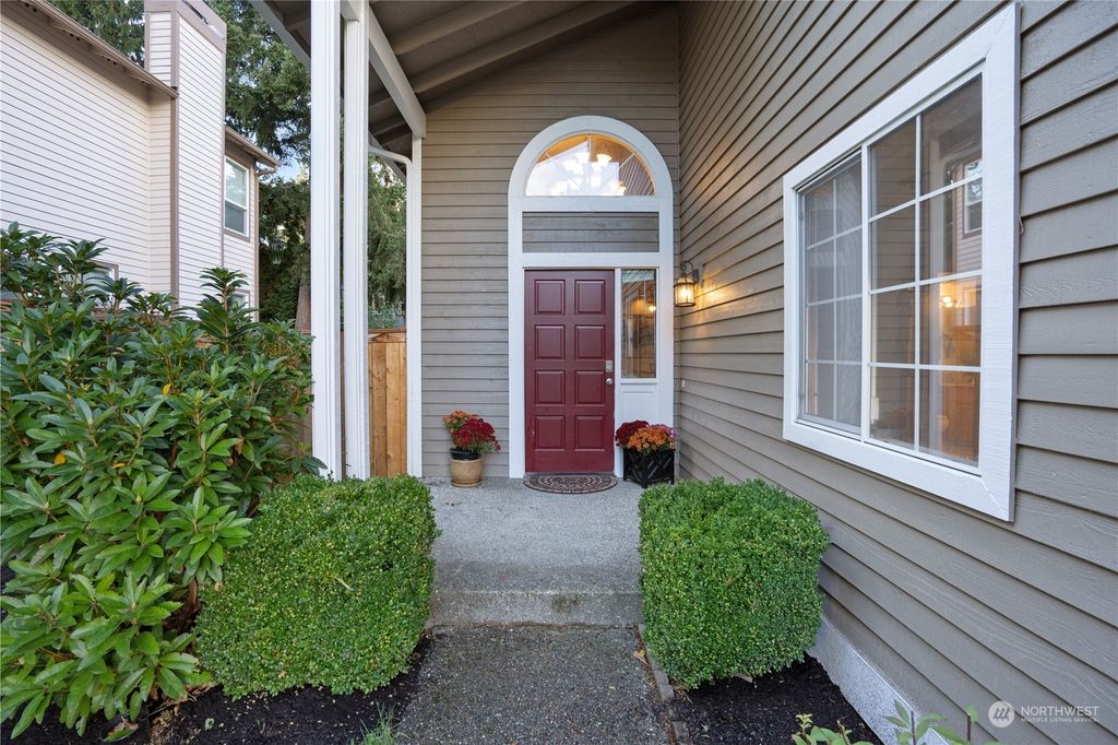 Photo of 24328 SE 42nd Place, Sammamish, WA 98029 (MLS # 2014319)