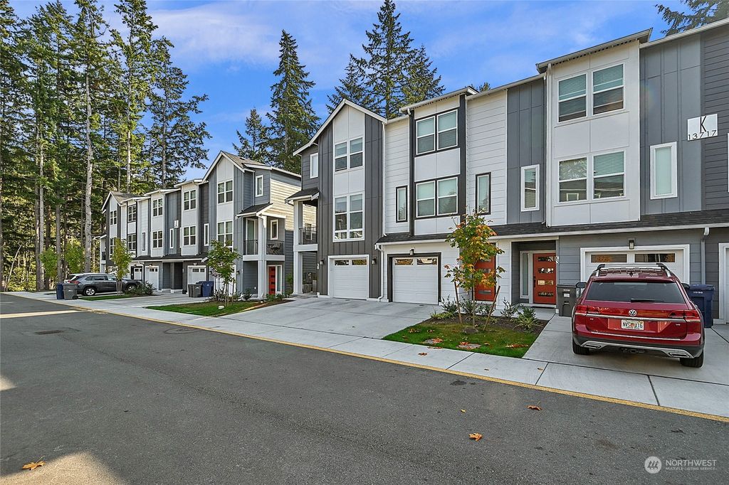 Photo of 13717 Admiralty Way #K1, Lynnwood, WA 98087 (MLS # 2005518)