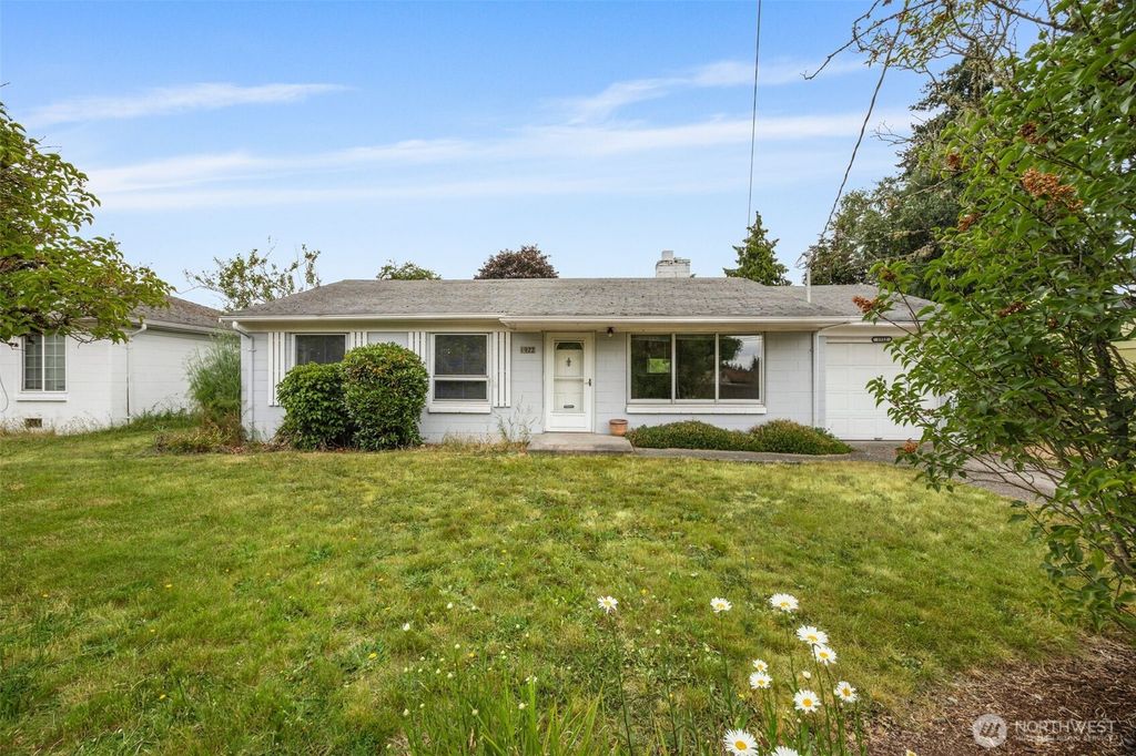 Photo of 1922 NE 135th Street, Seattle, WA 98125 (MLS # 2391316)