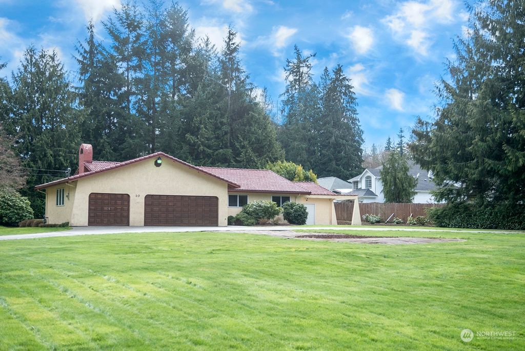 Photo of 10 143rd Street SW, Lynnwood, WA 98087 (MLS # 2207751)