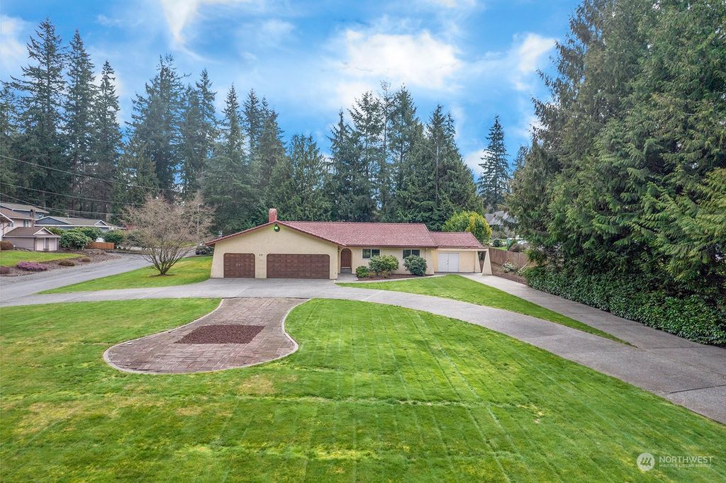 Photo of 10 143rd Street SW, Lynnwood, WA 98087 (MLS # 2207751)