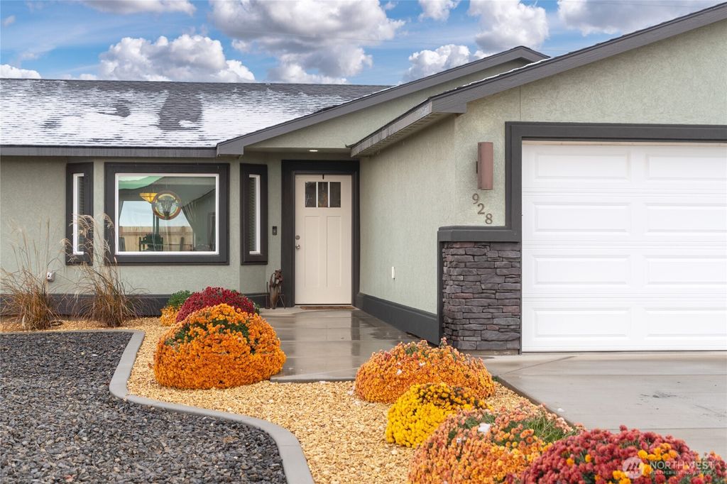 Photo of 928 Q Street SW, Quincy, WA 98848 (MLS # 2458869)