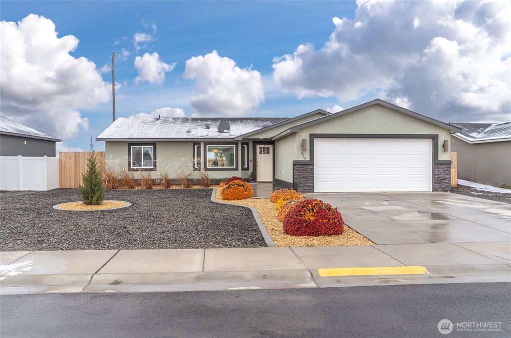 Photo of 928 Q Street SW, Quincy, WA 98848 (MLS # 2458869)