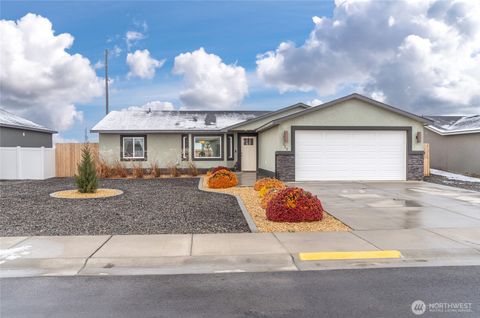 Photo of 928 Q Street SW, Quincy, WA 98848 (MLS # 2458869)