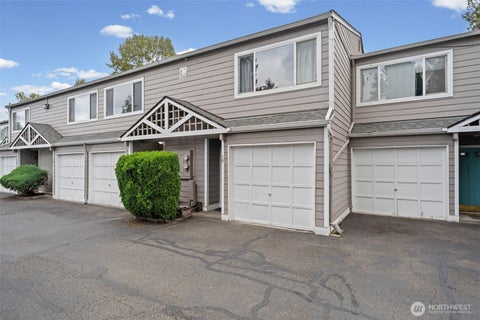 Photo of 826 Pike Street NE #C6, Auburn, WA 98002 (MLS # 2592633)