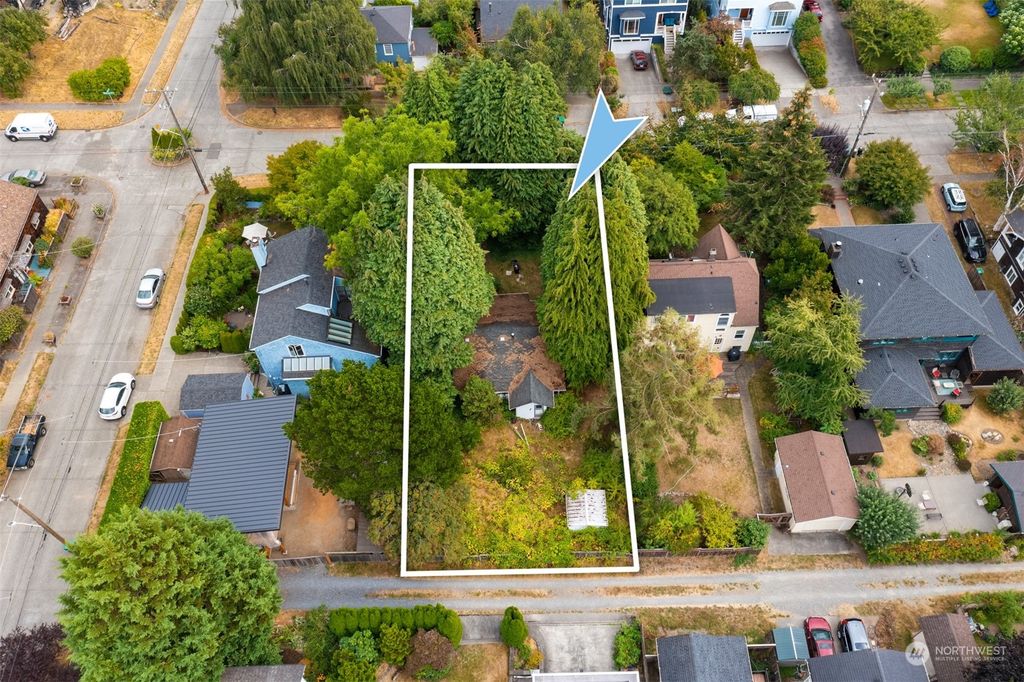 Photo of 6847 Ravenna Avenue NE, Seattle, WA 98115 (MLS # 2070877)