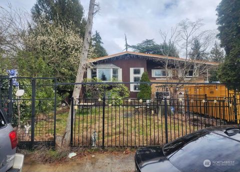 Photo of 18632 Corliss Avenue N, Shoreline, WA 98133 (MLS # 2208552)