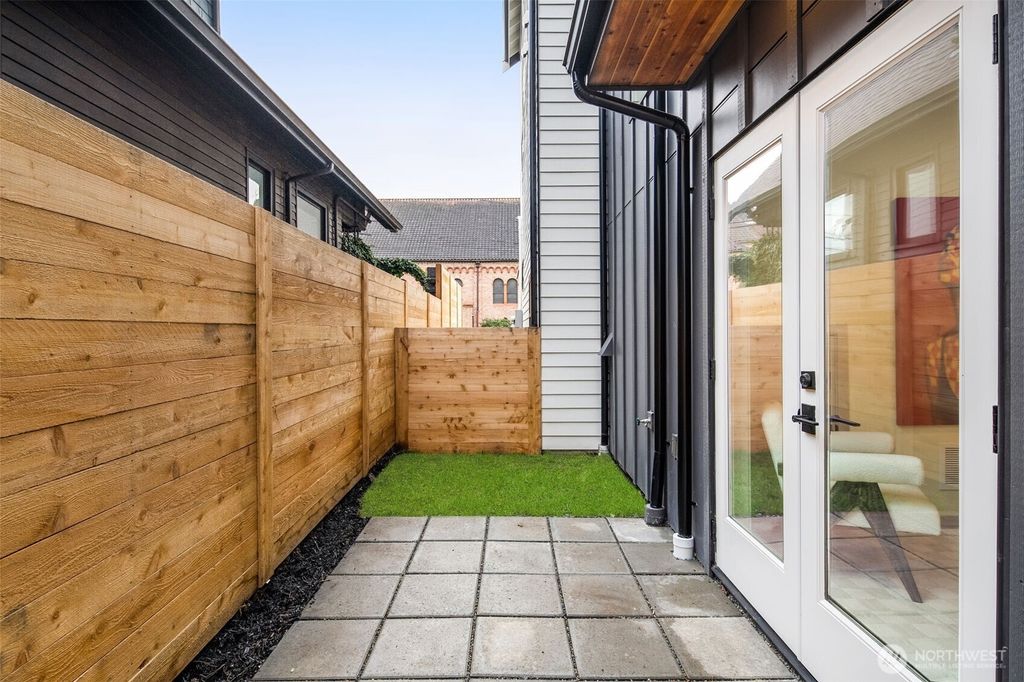 Photo of 106 B N 80th St, Seattle, WA 98103 (MLS # 2467485)